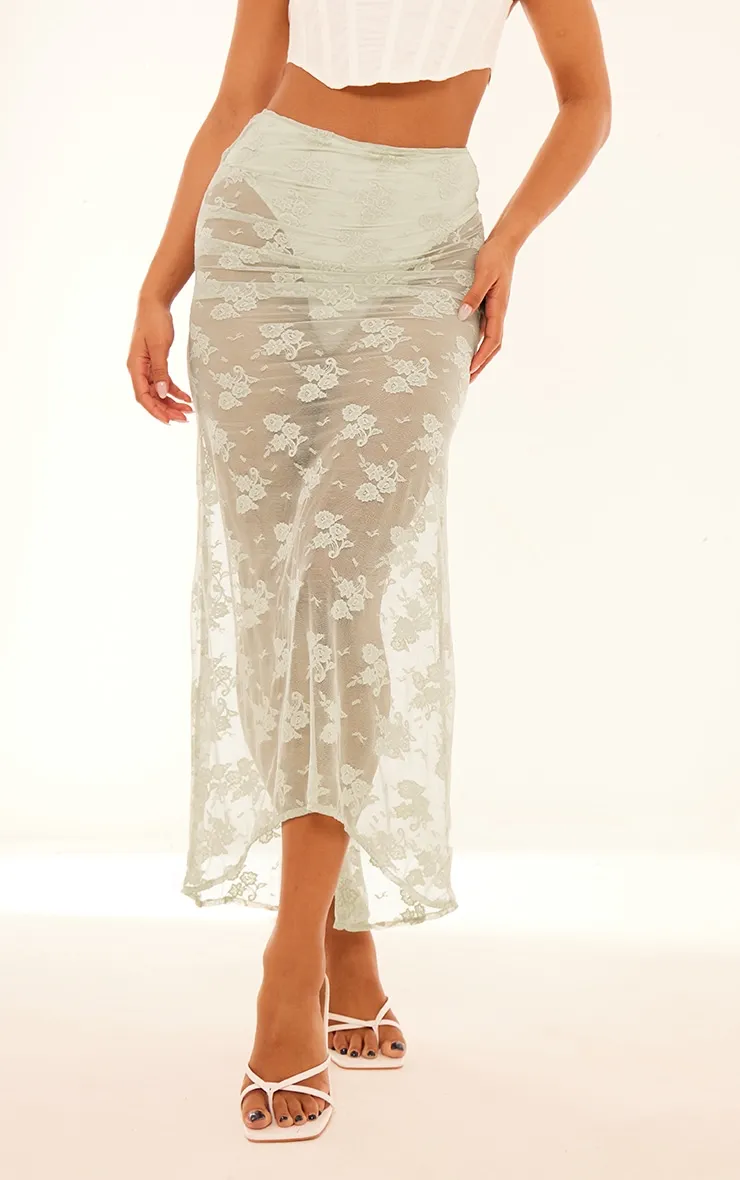 Jupe longue en dentelle menthe fleurie à ourlet style foulard et culotte insérée
